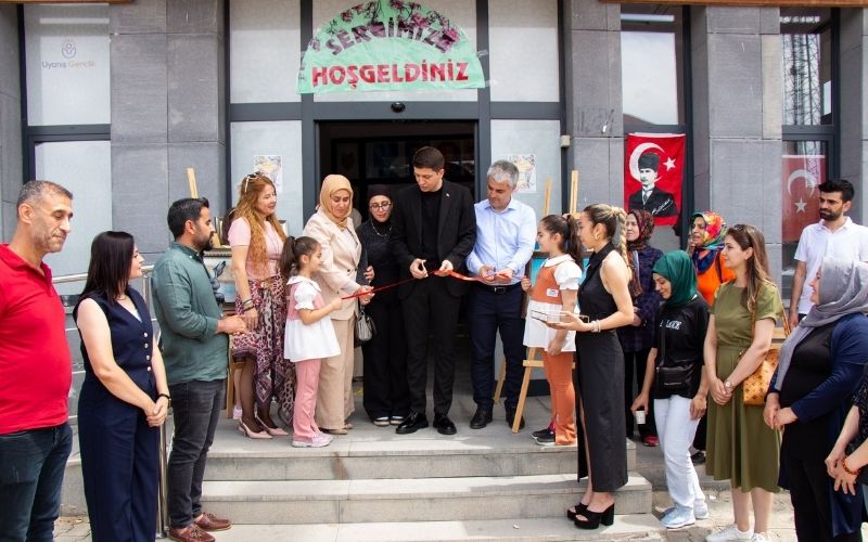 Kaymakamımız 'Hayat Boyu Öğrenme Haftası' Sergi Açılışına Katıldı